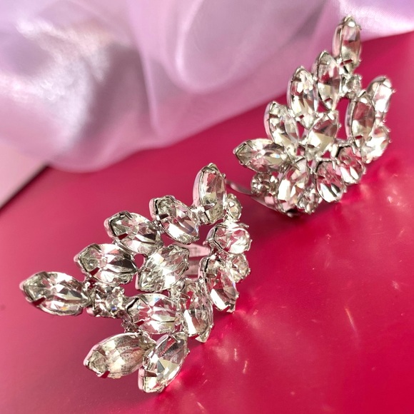 Vintage Kramer New York White Rhinestone Silver Tone Clip Earrings - Picture 4 of 12
